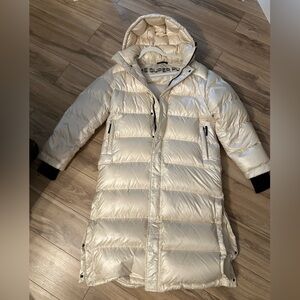 Aritzia Super Puff Parka size Medium in ‘Birch’